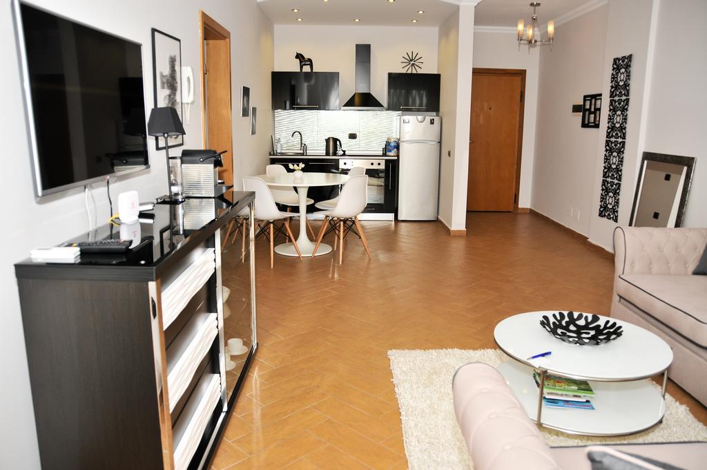Tiranatop Suites Værelse billede