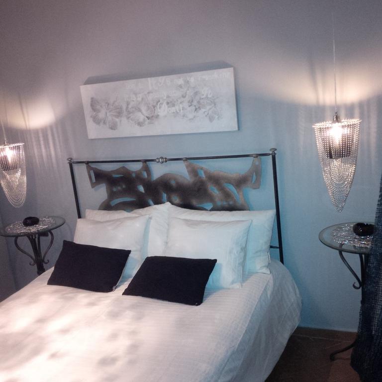 Tiranatop Suites Værelse billede